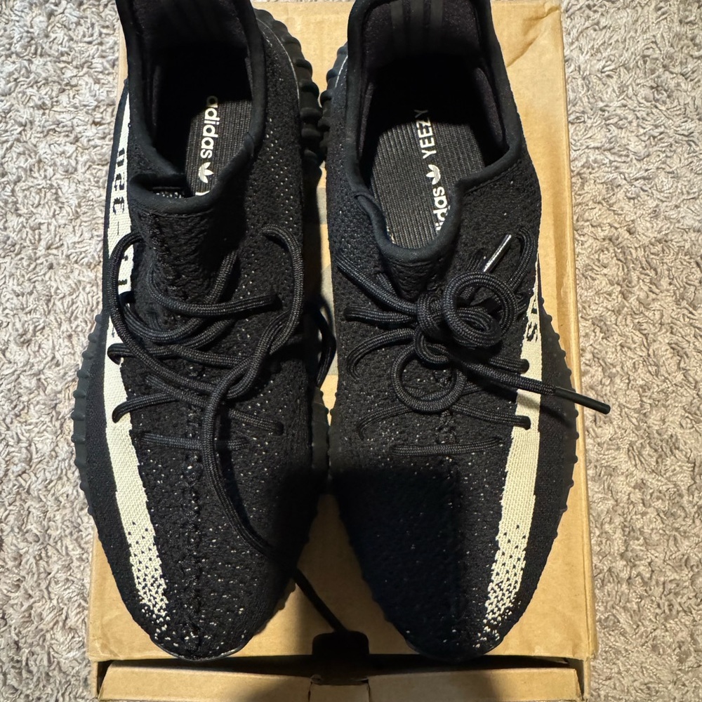adidas Yeezy 350 “Oreo”
Size 12 - Picture 2 of 3